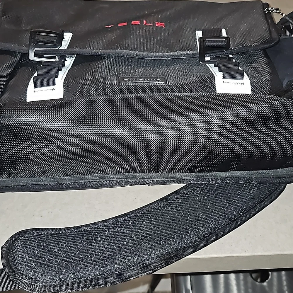 Tesla timbuk2 computer
